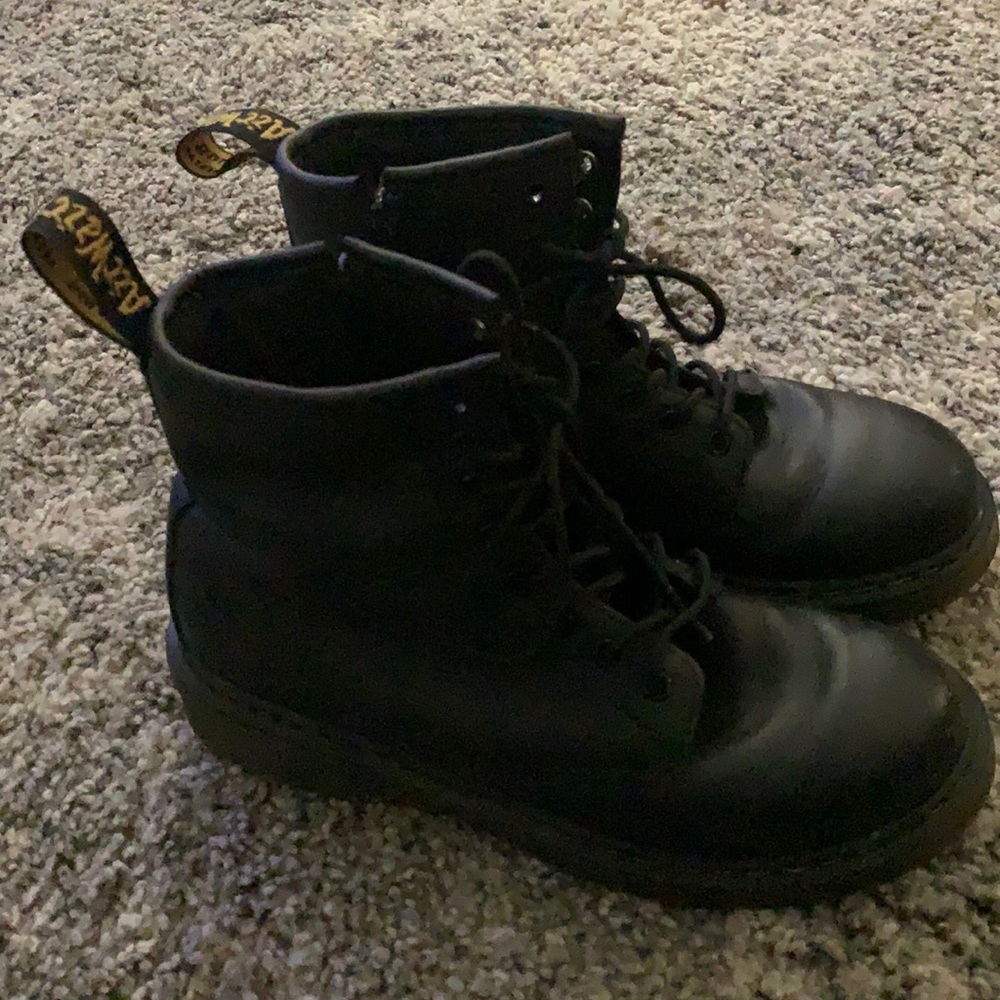 Black Dr. Matens Size 3
